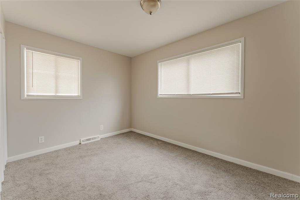 93 W Princeton Avenue, Pontiac, MI 48340 — Photo 10