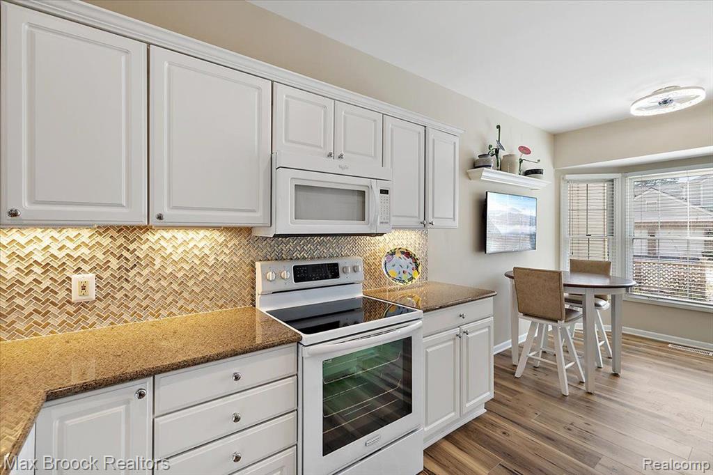 671 BROCKMOOR Lane, Bloomfield Hills, MI 48304 — Photo 7