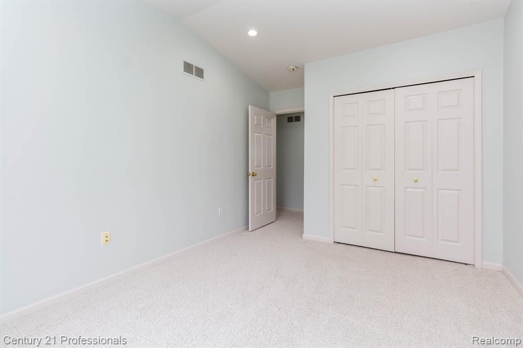 798 SANDALWOOD Drive, Troy, MI 48085 — Photo 27
