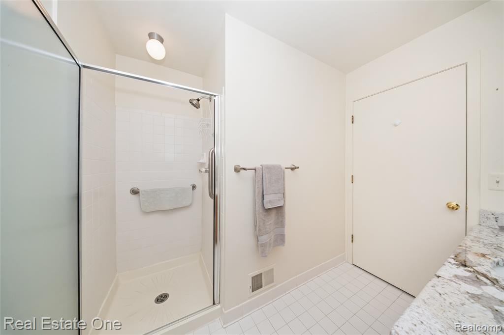 367 N Oak Drive, Commerce Twp, MI 48390 — Photo 27