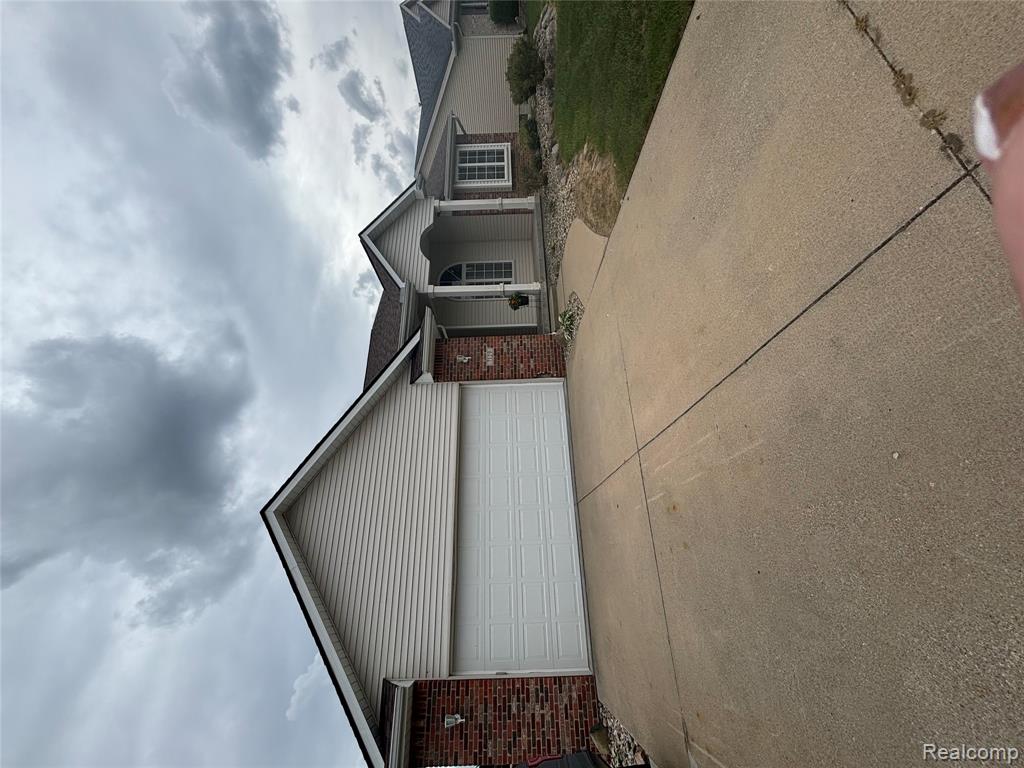 7129 Parkridge Parkway, Swartz Creek, MI 48473 — Photo 2