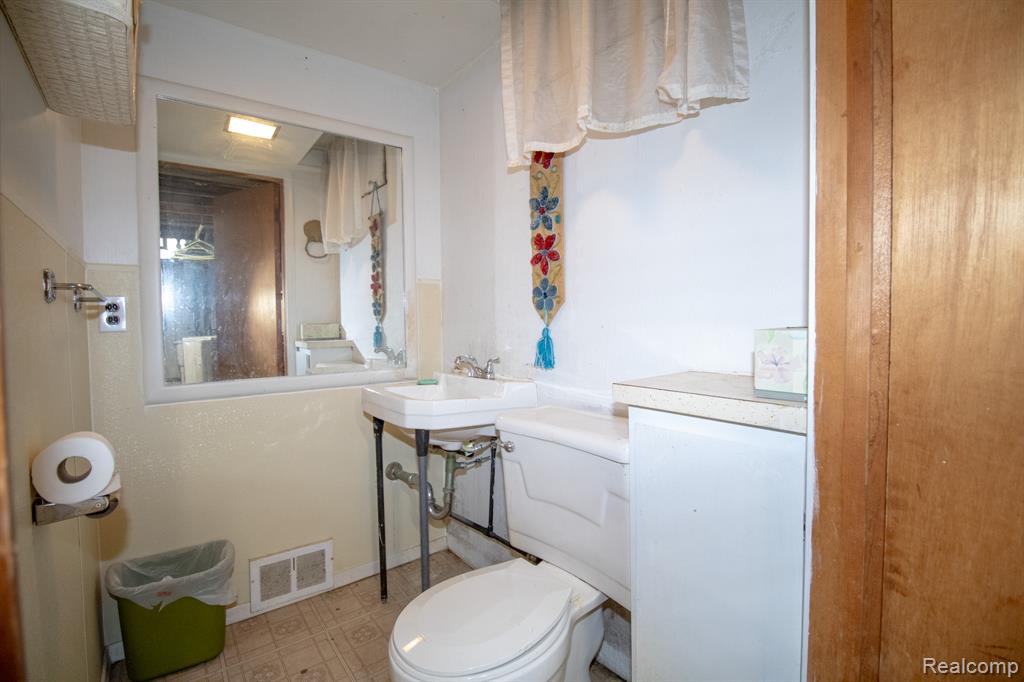 5743 Plainfield Street, Dearborn Heights, MI 48127 — Photo 26