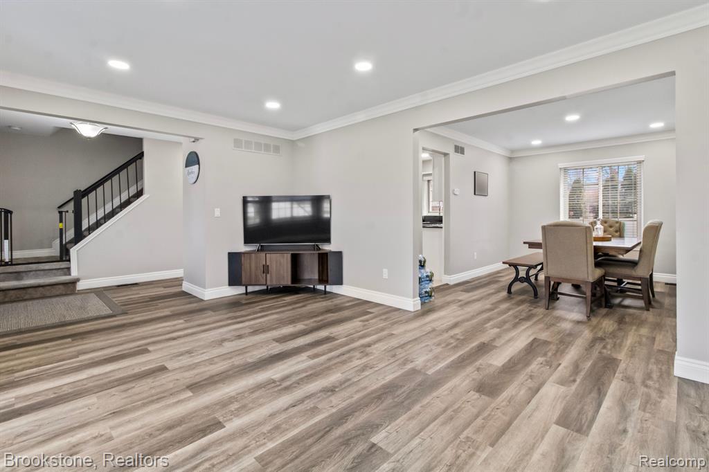 42838 FREEPORT Drive, Sterling Heights, MI 48313 — Photo 11
