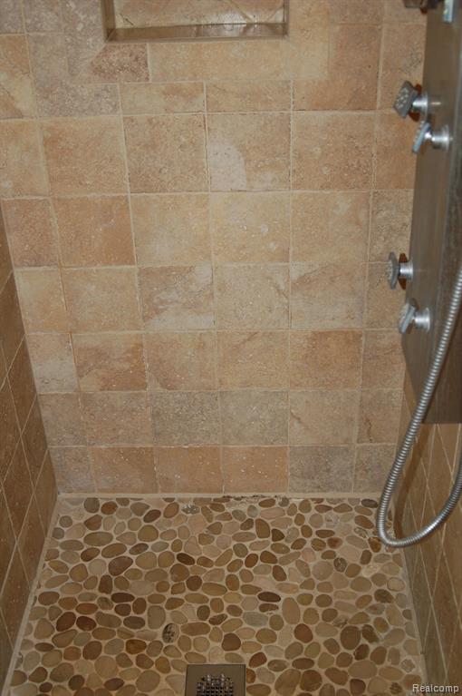16911 WHITE HAVEN Drive, Northville, MI 48168 — Photo 28
