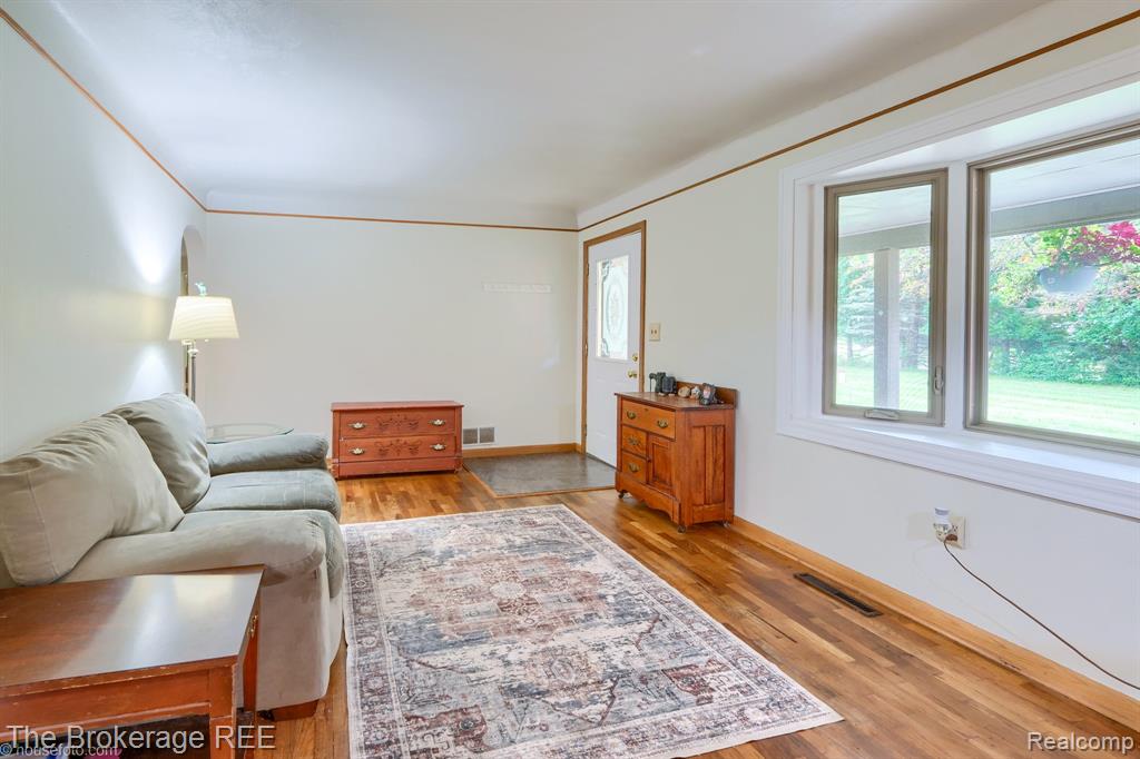 8439 Burpee Road, Grand Blanc, MI 48439 — Photo 7
