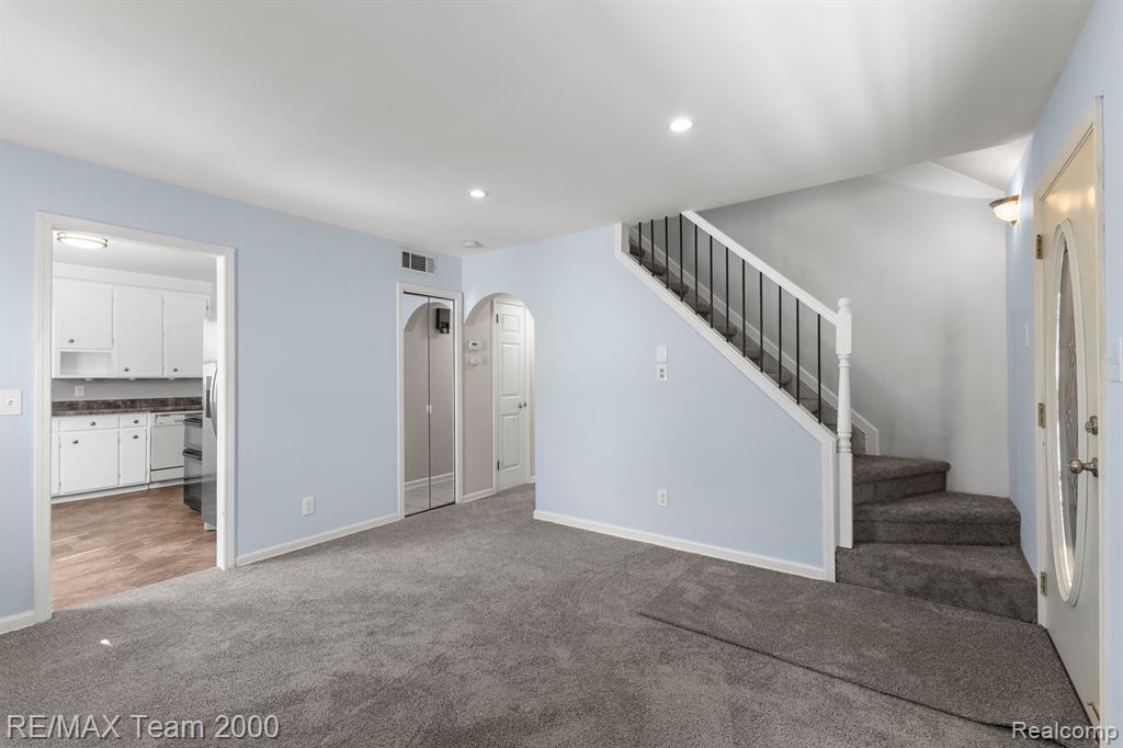 4540 FLEMING Street, Dearborn Heights, MI 48125 — Photo 6