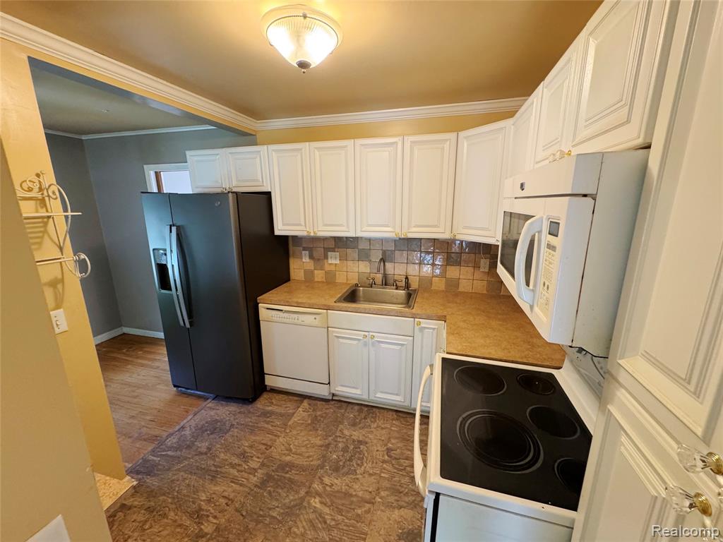 627 Wesbrook Street, Pontiac, MI 48340 — Photo 7