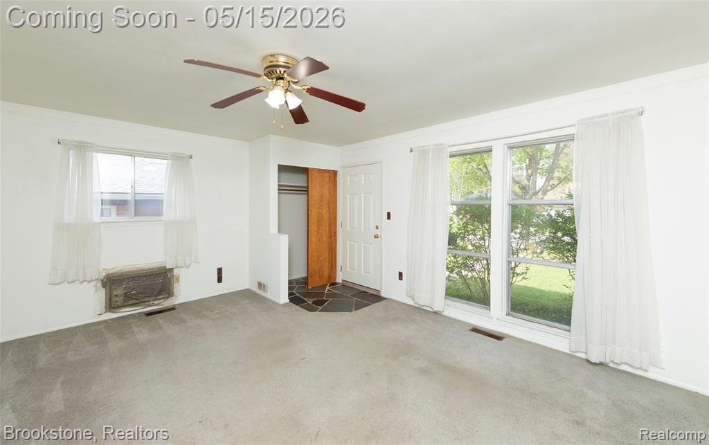 250 NOBLE, Milford, MI 48381 — Photo 11