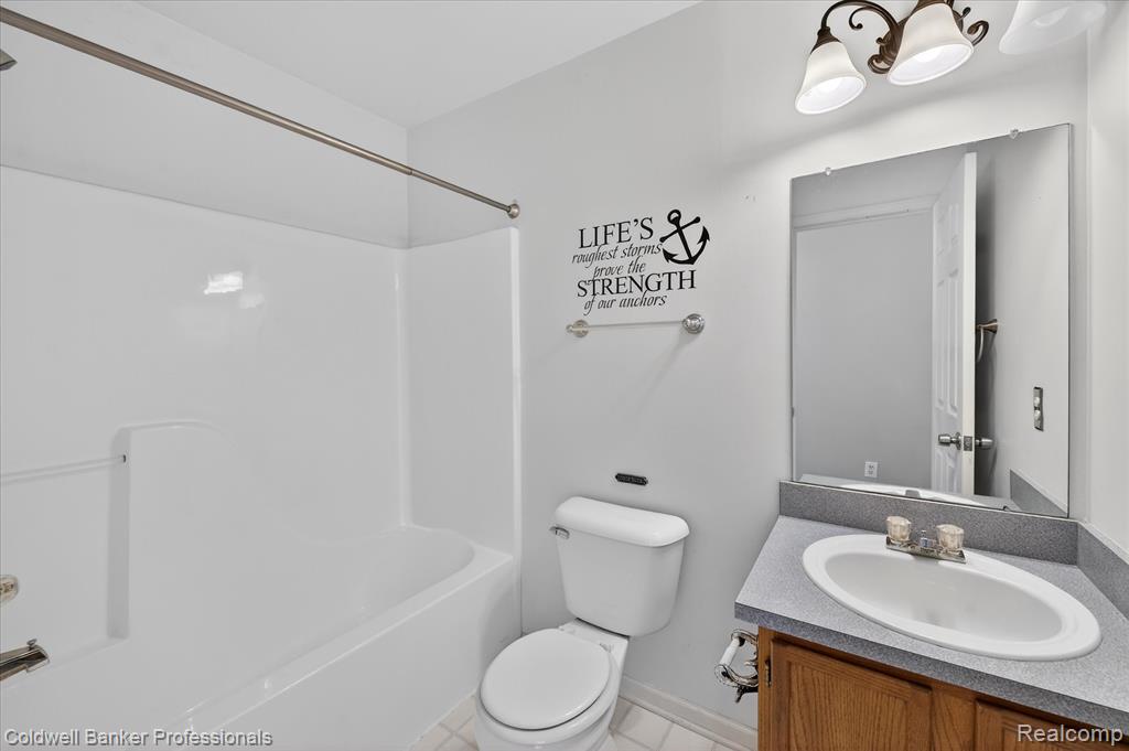 639 Andover Woods Drive, Fenton, MI 48430 — Photo 20