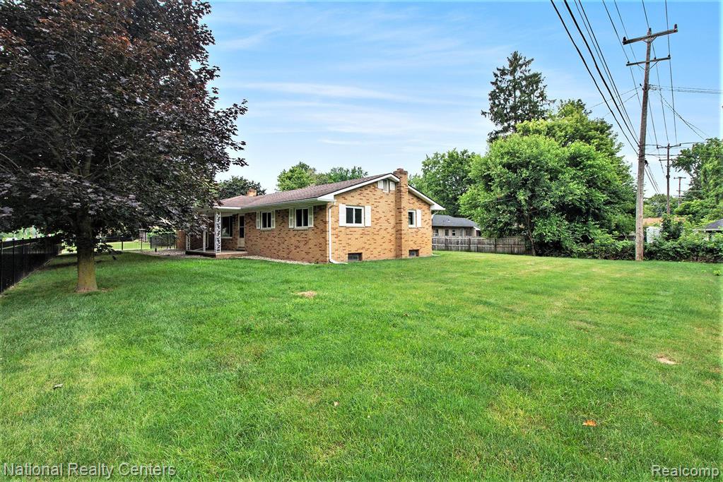 630 W LAKE Street, South Lyon, MI 48178 — Photo 17
