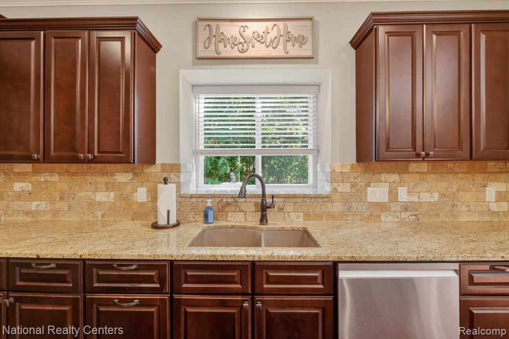 58160 International Drive, South Lyon, MI 48178 — Photo 22