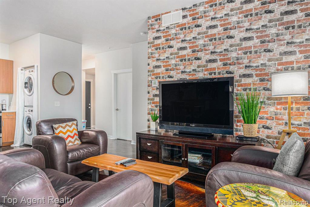 630 S GARFIELD Avenue, 202, Traverse City, MI 49686 — Photo 5