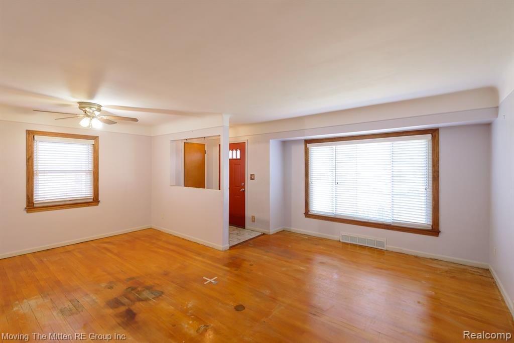 6735 Whitby Street, Garden City, MI — Photo 3