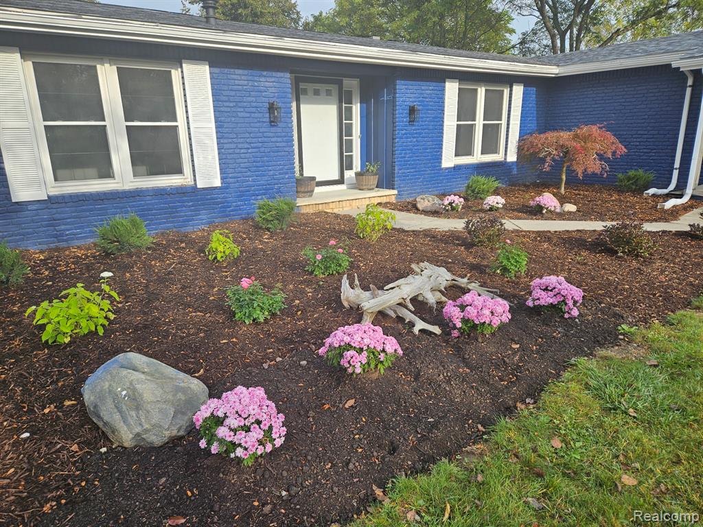 6353 Perry Road, Grand Blanc, MI 48439 — Photo 2