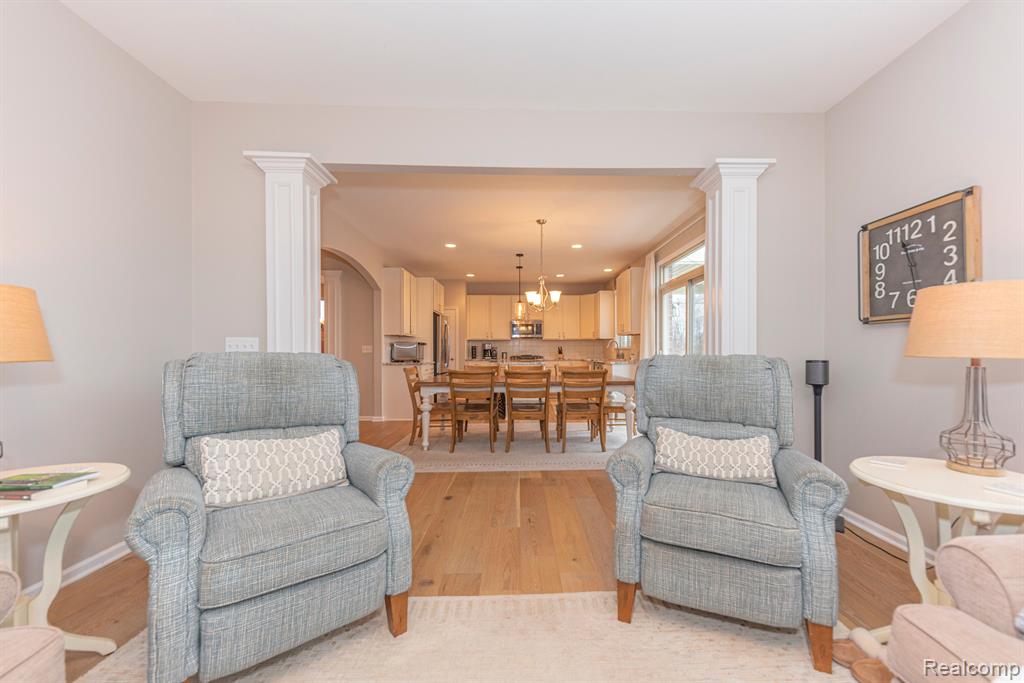 806 LAKE WOODS Drive, Canton, MI 48188 — Photo 27
