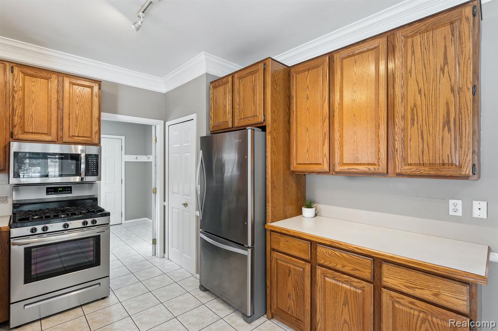 2086 CUMBERLAND Drive, Brighton, MI 48114 — Photo 9
