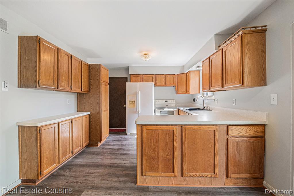 8351 Lange Road, Fowlerville, MI 48836 — Photo 10