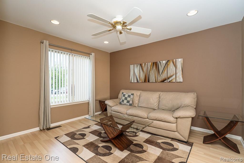 52033 Pebble Creek Drive, New Baltimore, MI 48047 — Photo 3