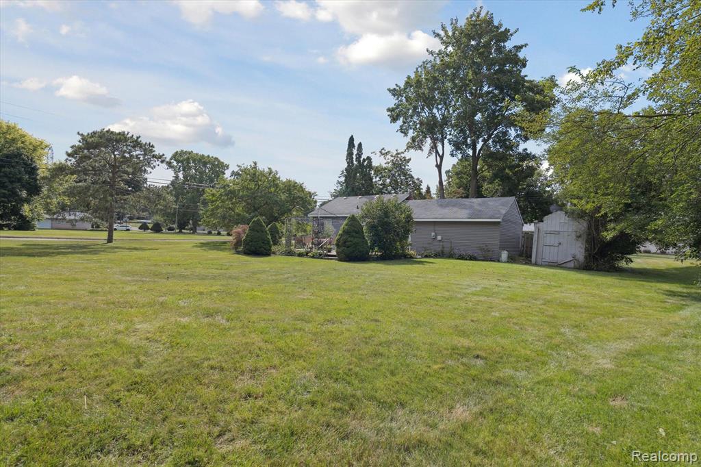 885 E Northfield Avenue, Pontiac, MI 48340 — Photo 24