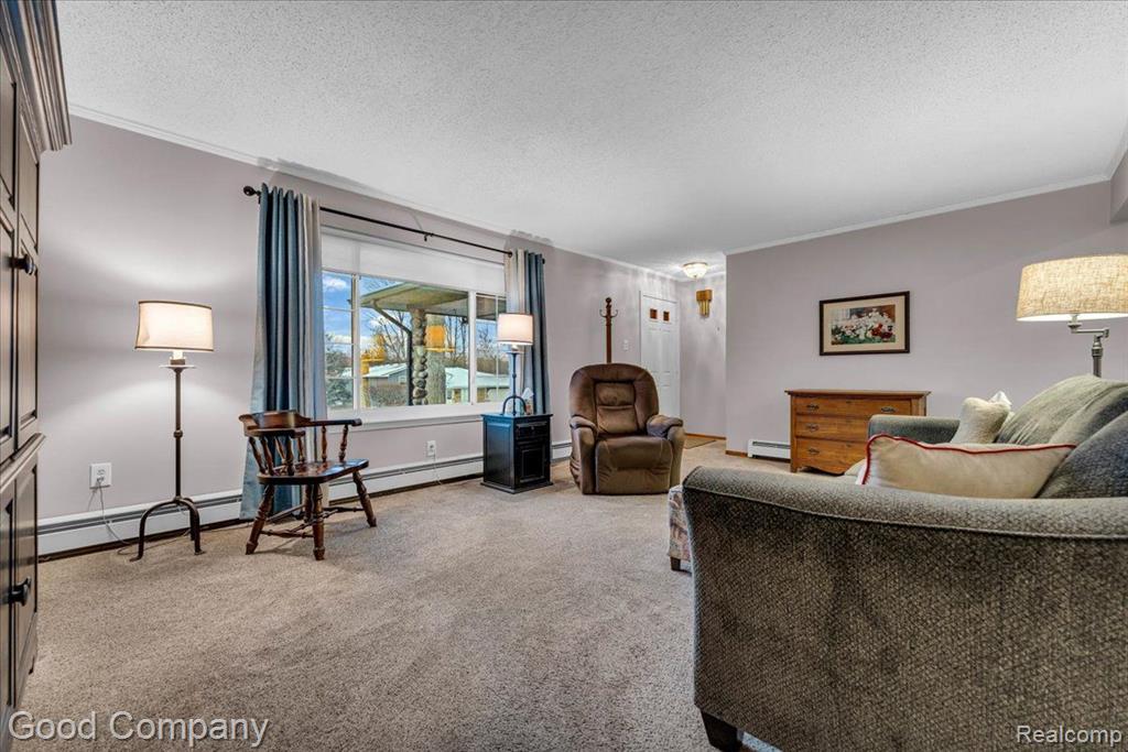 745 HOGARTH Avenue, Waterford, MI 48328 — Photo 5