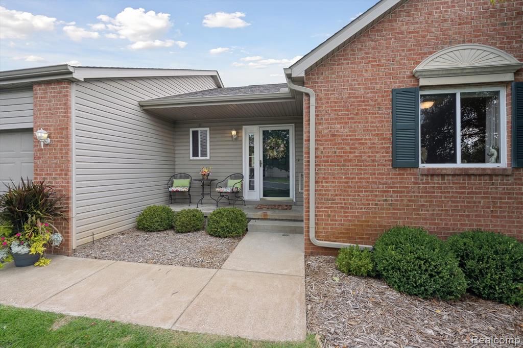1244 Crystal Pointe Circle, Fenton, MI 48430 — Photo 5