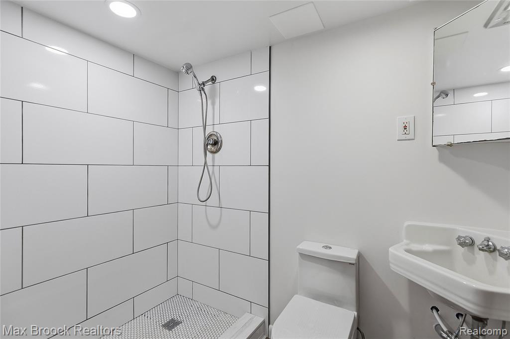 1392 Maple Grove Road, Lapeer, MI 48446 — Photo 16