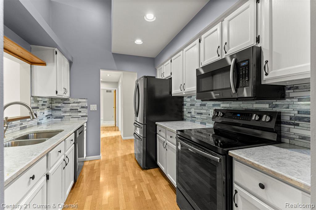 9377 Lamont Street, Livonia, MI 48150 — Photo 18