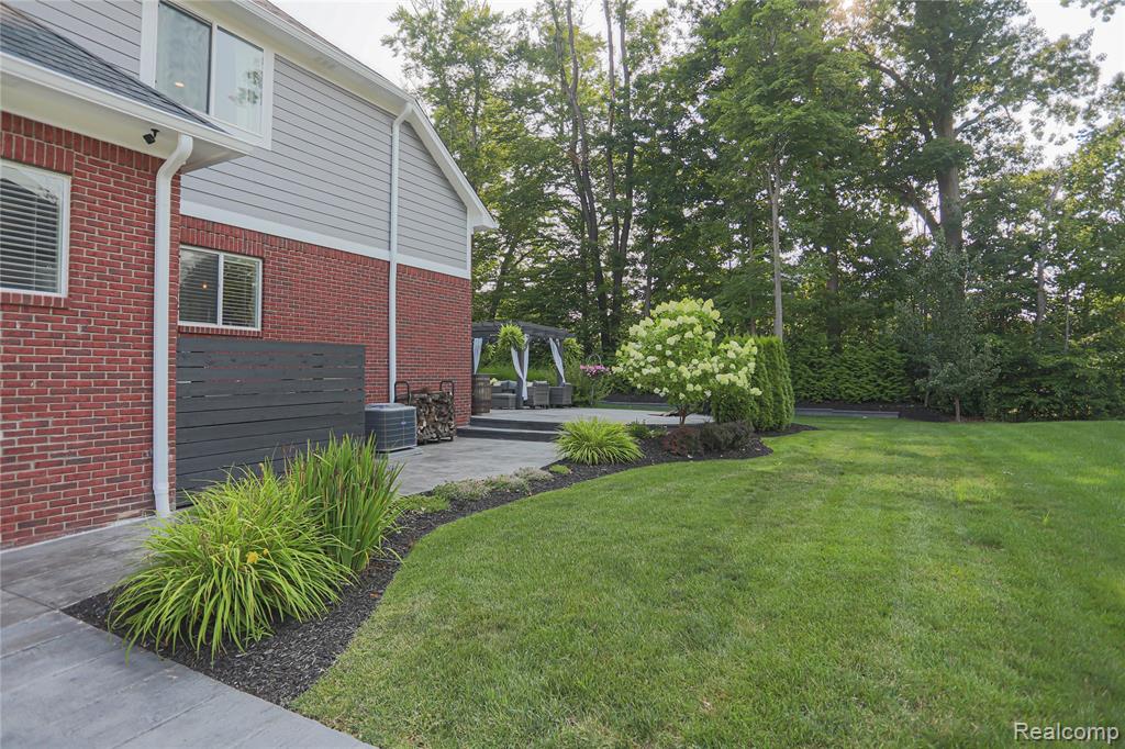 55761 Timbers Edge Drive, Shelby Twp, MI 48316 — Photo 3