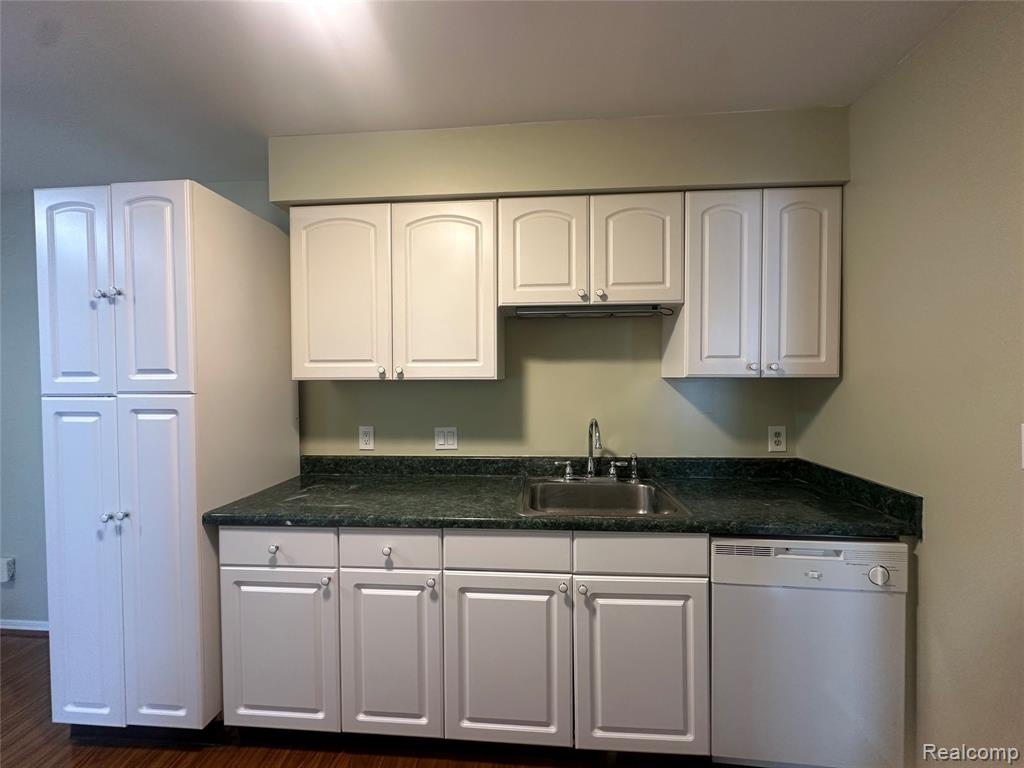 509 E University Drive, Rochester, MI 48307 — Photo 7