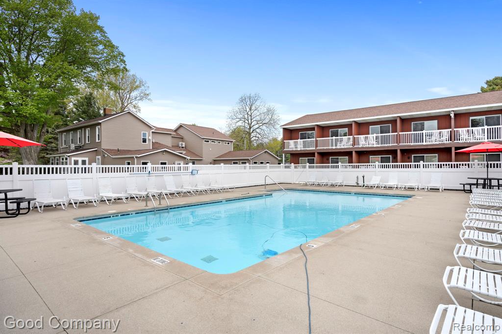 612 N LAKESHORE Drive, Ludington, MI 49431 — Photo 77