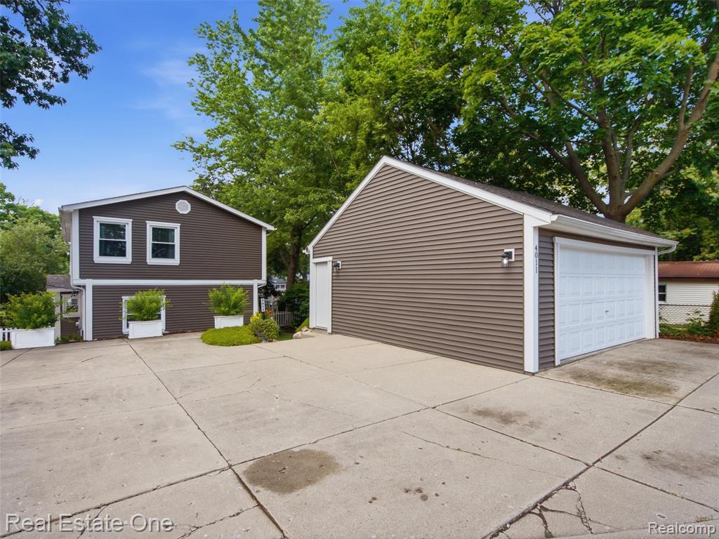 4011 Lotus Drive, Waterford, MI 48329 — Photo 22