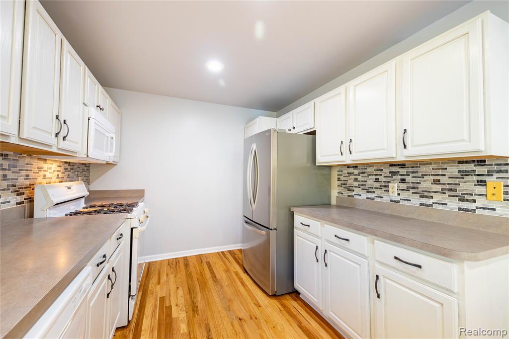751 Lochaven Road, Waterford, MI 48327 — Photo 15