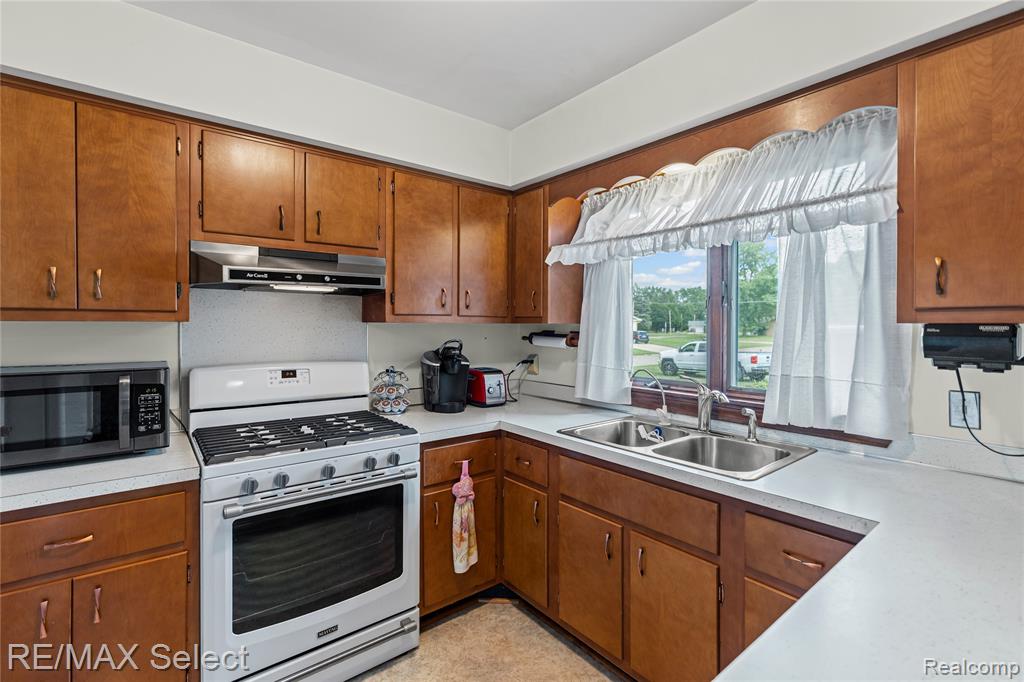 4437 Stoney Ridge Road, Flint, MI 48507 — Photo 6
