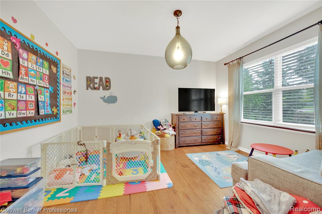 597 Bay Pointe Drive, Oxford, MI 48371 — Photo 13