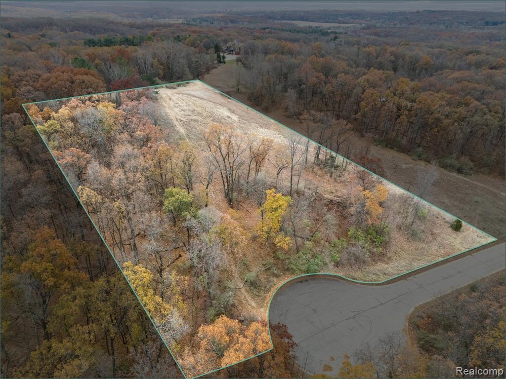 9410 Grand Summit Drive, Fenton, MI 48430 — front exterior