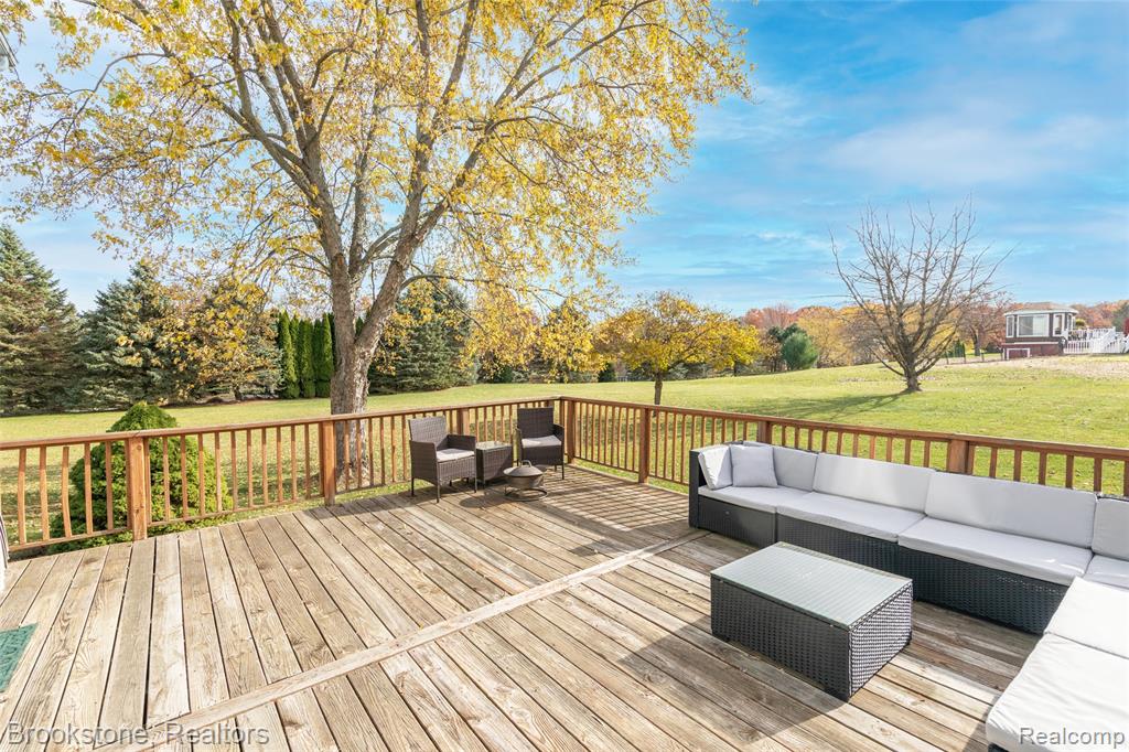12567 BLUEBERRY Lane, Davisburg, MI 48350 — Photo 11