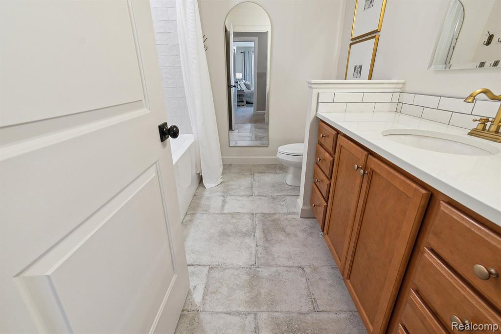 6884 WELLINGTON Drive, Dexter, MI 48130 — Photo 37
