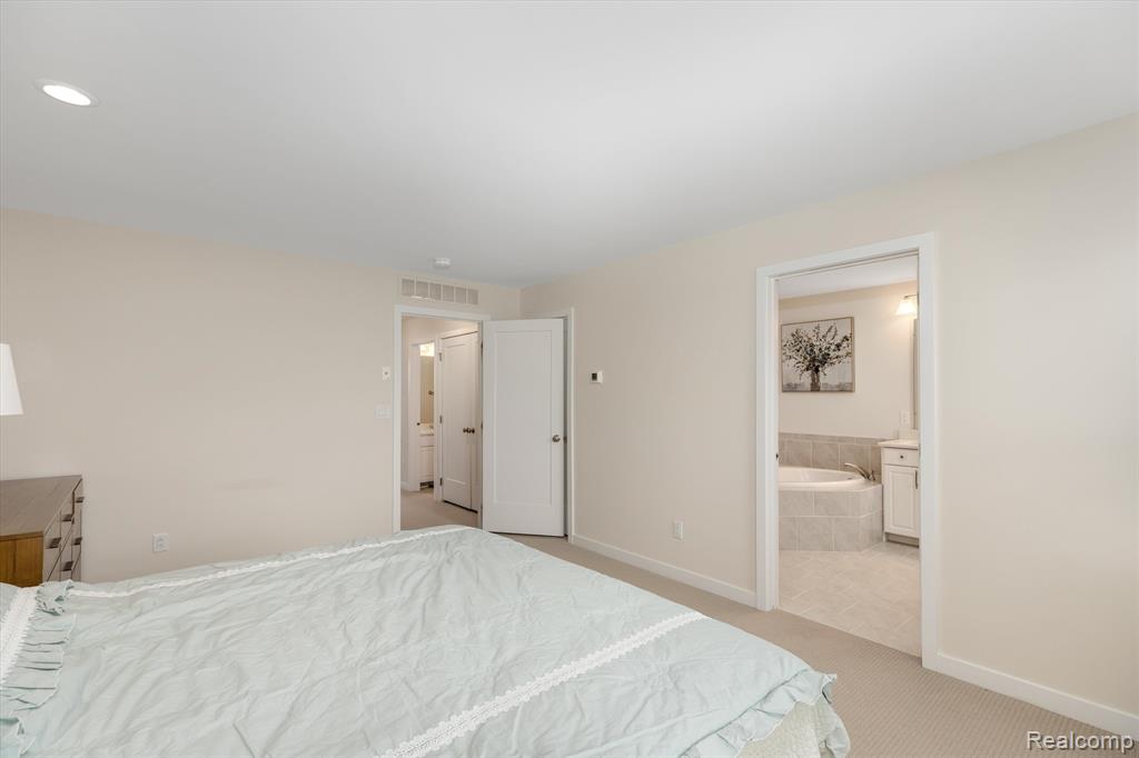 2846 RIDINGTON Road, Ann Arbor, MI 48105 — Photo 18