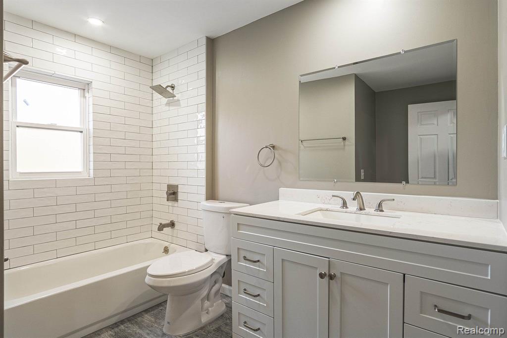 5604 BLACKMOOR Street, Commerce Twp, MI 48382 — Photo 5