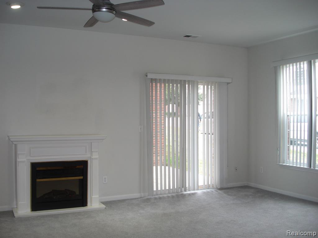 1924 FLAGSTONE Circle, Rochester, MI 48307 — Photo 4
