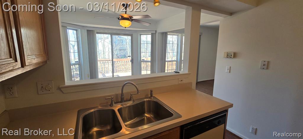 7680 Rivergate Drive, Westland, MI — Photo 5