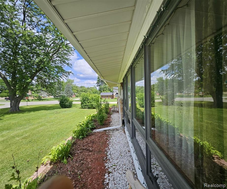 496 E Lovell Drive, Troy, MI 48085 — Photo 3