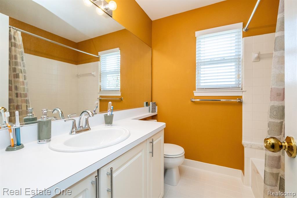 7265 WILLOW OAK Drive, West Bloomfield, MI 48324 — Photo 32