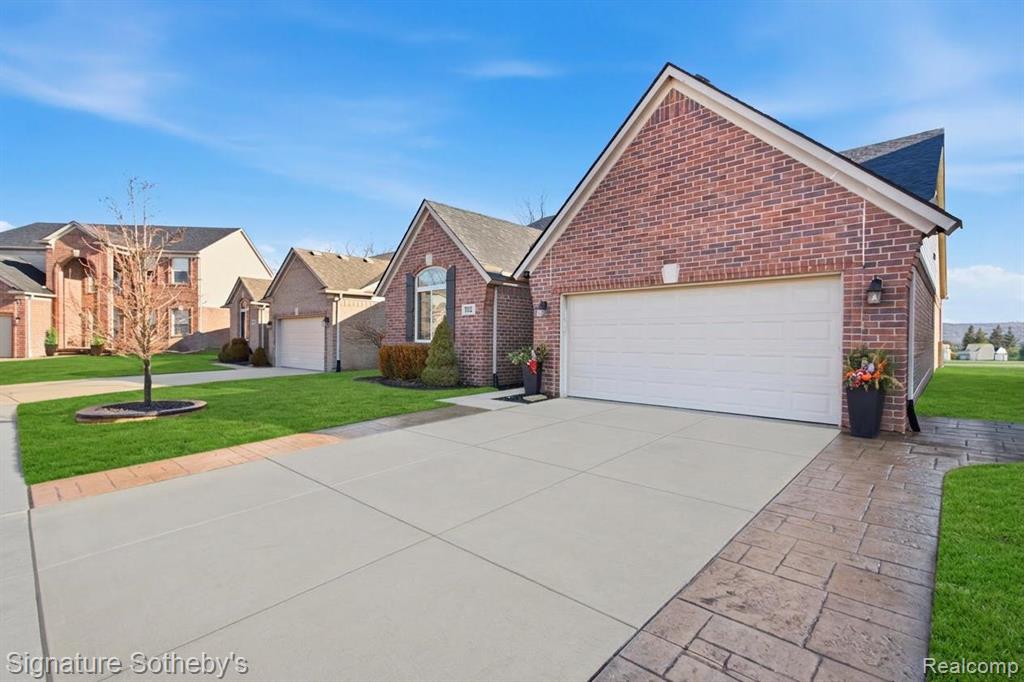 5735 Gregory Drive, Utica, MI 48317 — Photo 3