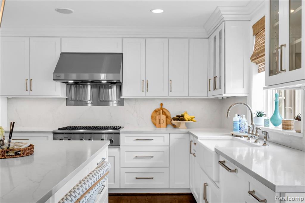 784 University Place, Grosse Pointe, MI 48230 — Photo 8