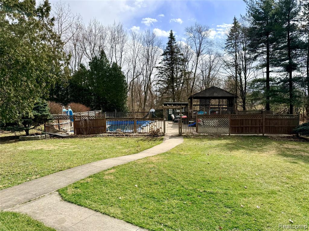 3194 S Vassar Road, Burton, MI 48519 — Photo 36