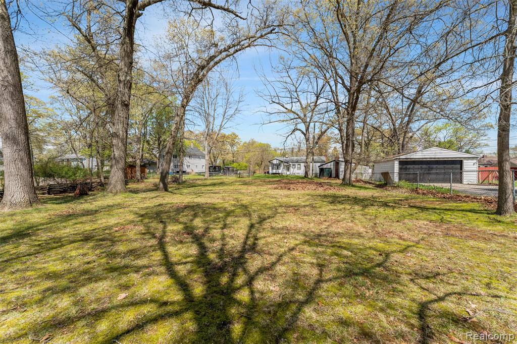 5711 Crescent Road, Waterford, MI 48327 — Photo 6