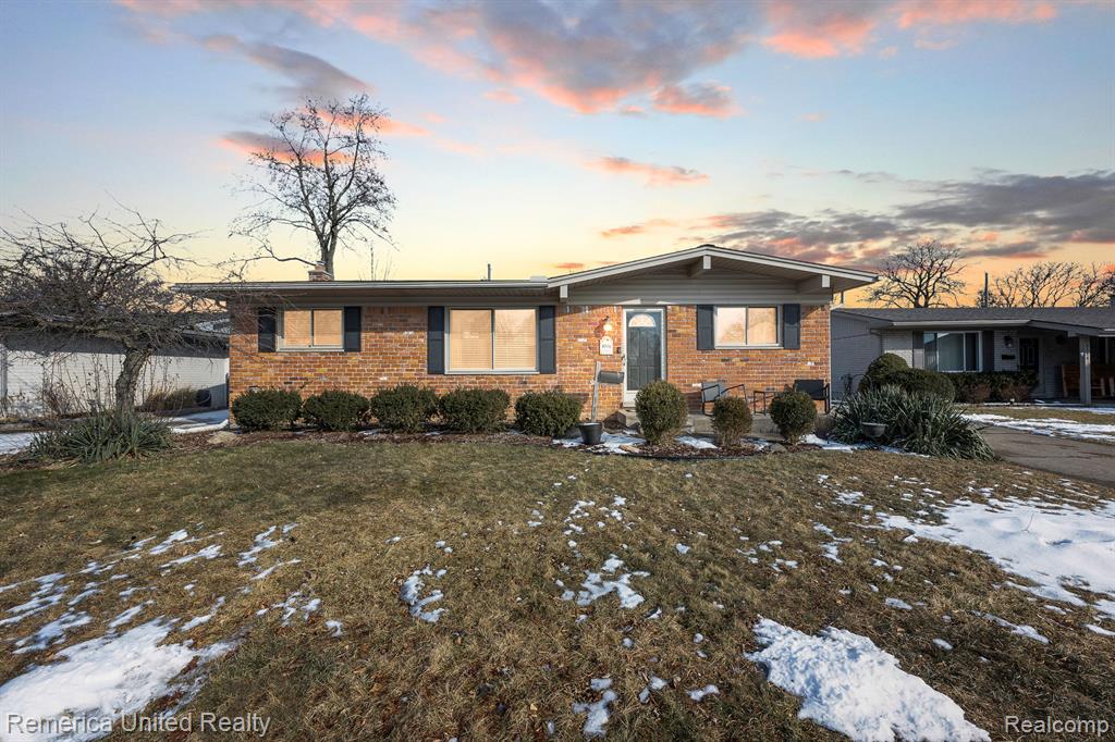 8906 E DEBORAH, Livonia, MI 48150 — front exterior
