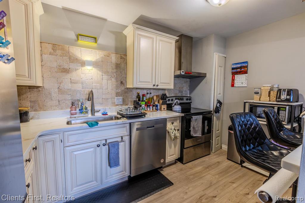41512 Bedford Drive, Canton, MI 48187 — Photo 12
