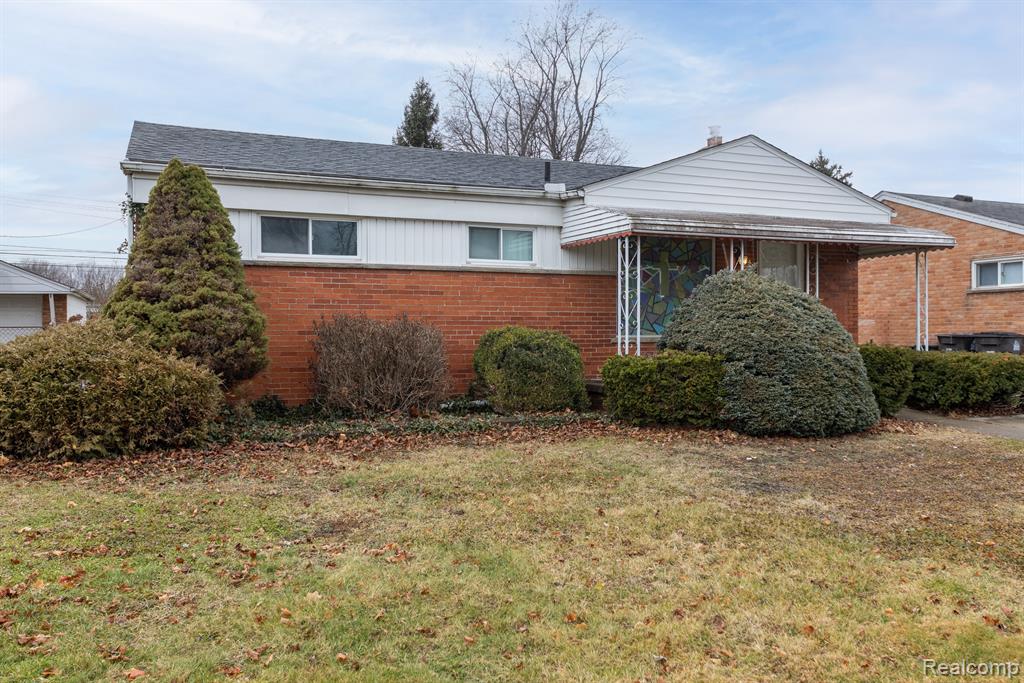 8374 MAYFAIR Street, Taylor, MI 48180 — Photo 32